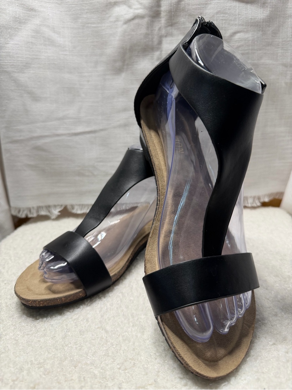 Kenneth Cole Reaction Black T-Strap Wedge Sandals Sz:7